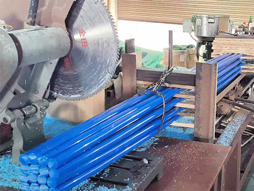 蓝色POM棒生产车间