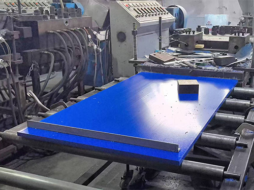 蓝色POM板生产车间